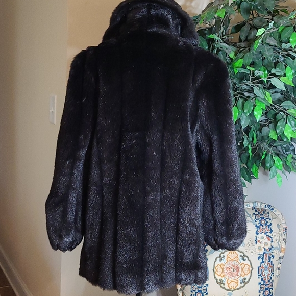 Vintage Faux Fur Coat!! - Picture 4 of 8